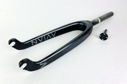AVIAN x STAY STRONG VERSUS YOUTH CARBON / 20" / 1" / FORKS / BLACK