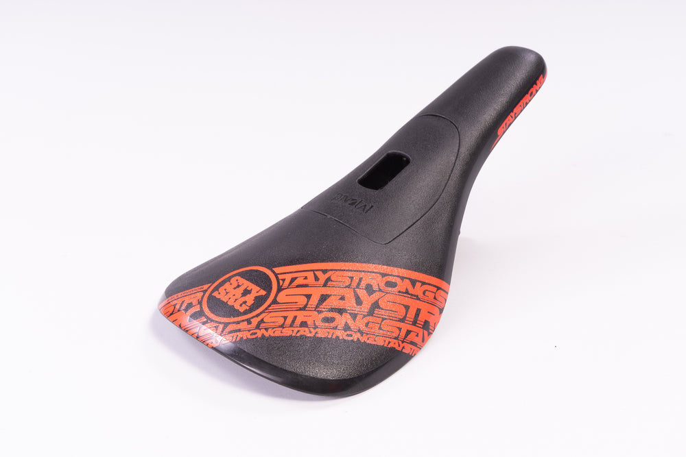 RACE DVSN PLASTIC / PIVOTAL / SEAT / RED